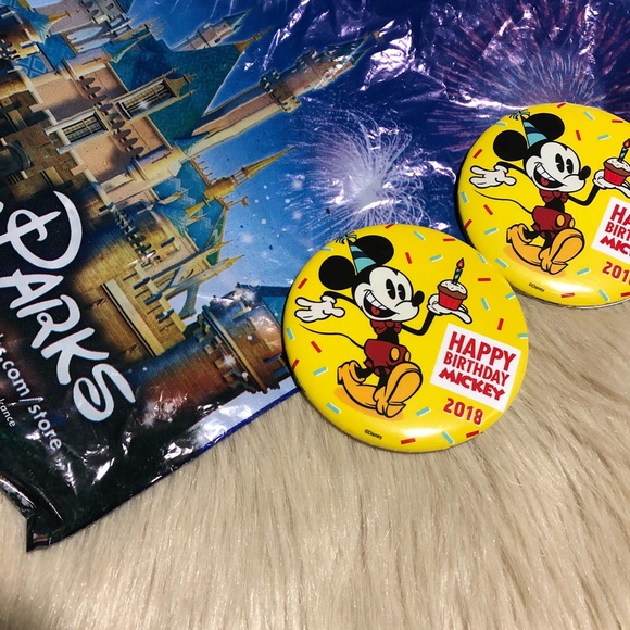 Disney Mickey 90th birthday pin - Picture 2 of 4